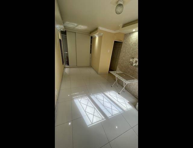 1 BEDROOM APARTMENT FOR SALE IN ESSENWOOD